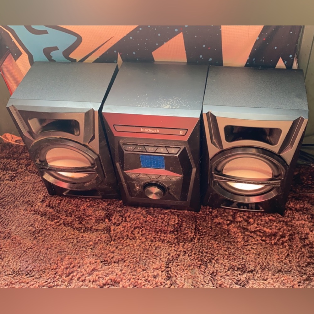 Black web radio and speakers work great and light up at night